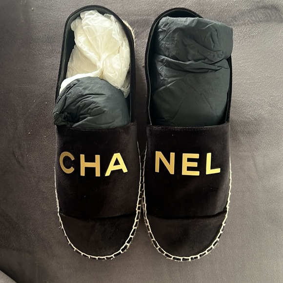 Brand new black and gold velvet Chanel Espadrilles - Picture 2 of 5